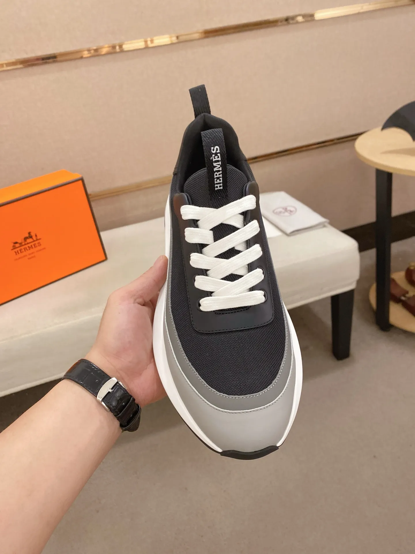 Men's clothing and shoes💰: 620💰《HERMES》【Classic Original Version】Hermès; Top 🔝 Purchasing Agency 🔍🔍Men's latest 🇺🇸 counters are on sale simultaneously, original imported from Italy ▲▲Silk cowhide with breathable fabric ▲▲ (high-end and expensive Qi·Grade) Exquisite workmanship (Italian 🇮🇹Imported water-dyed 🐂cowhide lining) Sole: Original sole provided by the original factory, ⚠️Exclusive double-layer activity·TPR·Rubber·Combined molded outsole; Super·comfortable·wear-resistant·non-slip·environmental protection The real thing is more beautiful if you take the real thing (high quality, follow the order), you can enter and exit the counter at will * Number of yards: 38·39·40·41·42·43·44# (can be customized 45.)